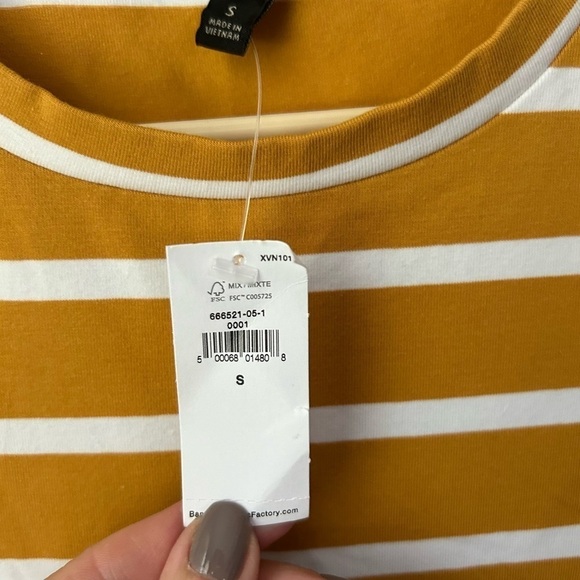 - Banana Republic T shirt yellow dress size small . NWT - Picture 4 of 4